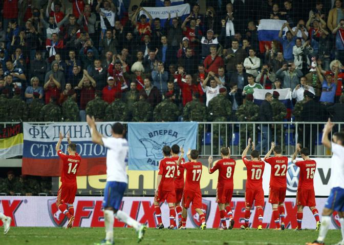 La partita finisce, la Russia  qualificata al Mondiale: ma applaudono anche gli azeri. Reuters